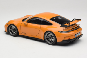 Porsche 911 992 GT3 Bahama Yellow Norev 1:18 187387 Métal Moulé — image 7 sur 8