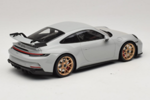 Porsche 911 992 GT3 Chalk Jantes Dorées Minichamps 1:18 117069001 Métal Moulé — image 2 sur 6