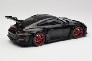 Porsche 911 992 GT3 RS Noir & Roues Rouges & Décor Noir Minichamps 1:18 153062240 Métal Moulé — image 2 sur 6