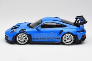Porsche 911 992 GT3 RS Bleu & Roues Argent & Décor Noir Minichamps 1:18 153062234 Métal Moulé — image 3 sur 6