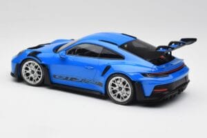 Porsche 911 992 GT3 RS Bleu & Roues Argent & Décor Noir Minichamps 1:18 153062234 Métal Moulé — image 5 sur 6
