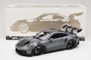 Porsche 911 992 GT3 RS Crayon Weissach Package & Black Wheels Minichamps 1:18 110062024 Métal Moulé — image 8 sur 8