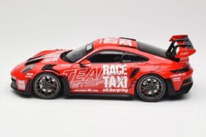 Porsche 911 992 GT3 RS Getspeed Race Taxi Guards Red Minichamps 1:18 110062040 Métal Moulé — image 4 sur 8