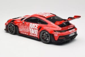 Porsche 911 992 GT3 RS Getspeed Race Taxi Guards Red Minichamps 1:18 110062040 Métal Moulé — image 7 sur 8