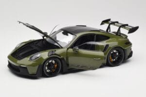 Porsche 911 992 GT3 RS Nato Olive & Black Wheels Minichamps 1:18 110062027 Métal Moulé — image 2 sur 8
