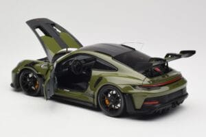 Porsche 911 992 GT3 RS Nato Olive & Black Wheels Minichamps 1:18 110062027 Métal Moulé — image 5 sur 8