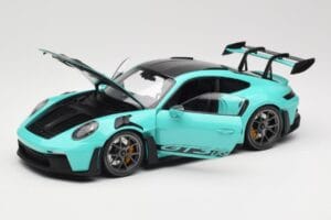 Porsche 911 992 GT3 RS Python Green & Dark Silver Wheels Minichamps 1:18 110062026 Métal Moulé — image 2 sur 8