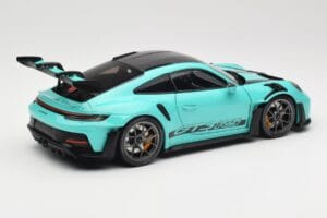 Porsche 911 992 GT3 RS Python Green & Dark Silver Wheels Minichamps 1:18 110062026 Métal Moulé — image 3 sur 8