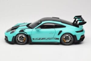 Porsche 911 992 GT3 RS Python Green & Dark Silver Wheels Minichamps 1:18 110062026 Métal Moulé — image 4 sur 8