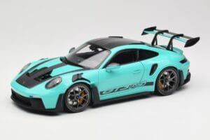 Porsche 911 992 GT3 RS Python Green & Dark Silver Wheels Minichamps 1:18 110062026 Métal Moulé