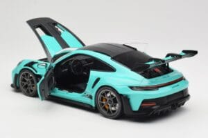 Porsche 911 992 GT3 RS Python Green & Dark Silver Wheels Minichamps 1:18 110062026 Métal Moulé — image 5 sur 8
