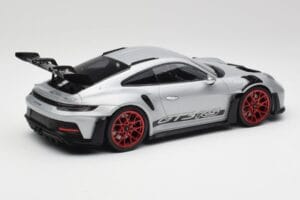 Porsche 911 992 GT3 RS Argent & Roues Rouges Minichamps 1:18 153062241 Métal Moulé — image 2 sur 6