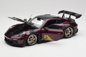 Porsche 911 992 GT3 RS Ultraviolet & Jantes Argent Minichamps 1:18 110062029 Métal Moulé — image 2 sur 8