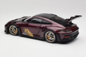 Porsche 911 992 GT3 RS Ultraviolet & Jantes Argent Minichamps 1:18 110062029 Métal Moulé — image 7 sur 8
