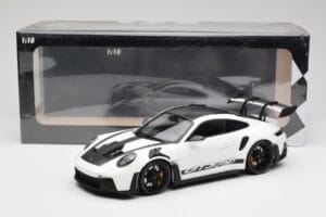 Porsche 911 992 GT3 RS Blanc & Roues Noires Minichamps 1:18 155062230 Métal Moulé — image 6 sur 6