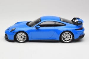 Porsche 911 992 GT3 Shark Bleu & Jantes Argent Minichamps 1:18 143069015 Résine — image 3 sur 6