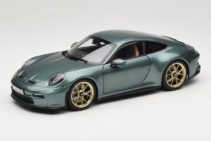 Porsche 911 992 GT3 Touring Package Malachite Green Metallic Norev 1:18 187382 Métal Moulé