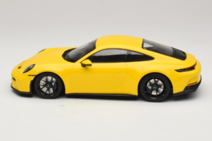 Porsche 911 992 GT3 Touring Jaune Jantes Noires Minichamps 1:18 117069021 Métal Moulé — image 3 sur 6