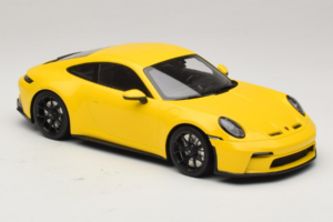 Porsche 911 992 GT3 Touring Jaune Jantes Noires Minichamps 1:18 117069021 Métal Moulé — image 4 sur 6