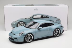 Porsche 911 992 S/T Meisenblau Norev 1:12 127550 Métal Moulé — image 6 sur 6