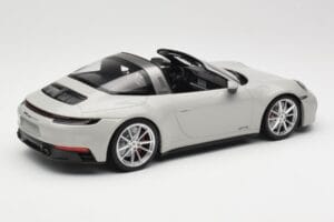 Porsche 911 992 Targa 4 GTS Gris Minichamps 1:18 155061064 Métal Moulé — image 2 sur 6