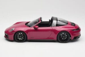Porsche 911 992 Targa 4 GTS Rubystar Minichamps 1:18 155061066 Métal Moulé — image 3 sur 6