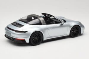 Porsche 911 992 Targa 4 GTS Argent Minichamps 1:18 155061061 Métal Moulé — image 2 sur 6