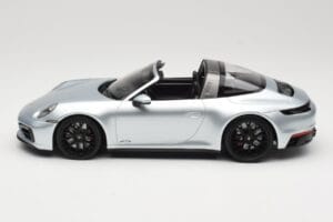 Porsche 911 992 Targa 4 GTS Argent Minichamps 1:18 155061061 Métal Moulé — image 3 sur 6