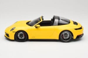 Porsche 911 992 Targa 4 GTS Jaune Minichamps 1:18 153061064 Métal Moulé — image 3 sur 6
