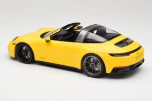 Porsche 911 992 Targa 4 GTS Jaune Minichamps 1:18 153061064 Métal Moulé — image 5 sur 6