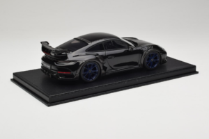Porsche 911 992 TechArt GTstreet R Noir Avec Roues Bleues TechArt 1:18 REMC009 Résine — image 3 sur 6