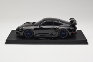 Porsche 911 992 TechArt GTstreet R Noir Avec Roues Bleues TechArt 1:18 REMC009 Résine