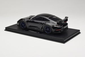 Porsche 911 992 TechArt GTstreet R Noir Avec Roues Bleues TechArt 1:18 REMC009 Résine — image 5 sur 6