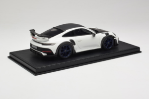 Porsche 911 992 TechArt GTstreet R Blanc Avec Roues Bleues TechArt 1:18 REMC014 Résine — image 3 sur 6