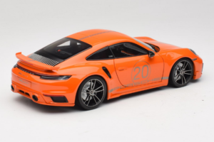 Porsche 911 992 Turbo S Coupe Sport Design Orange Minichamps 1:18 113069074 Métal Moulé — image 3 sur 8