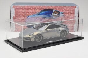 Porsche 911 Turbo S 992 Silver Bamboo Chromaflire With Display Case Spark 1:18 WAP0219100RTSS Résine — image 7 sur 7