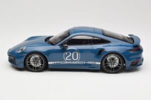 Porsche 911 992 Turbo S Sport Design Package Gentian Blue Metallic Minichamps 1:18 155069170 Métal Moulé — image 3 sur 6