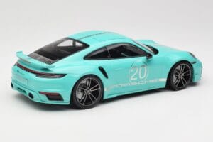 Porsche 911 992 Turbo S Sport Design Package Racing Green Minichamps 1:18 155069175 Métal Moulé — image 2 sur 6