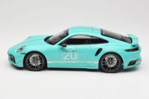 Porsche 911 992 Turbo S Sport Design Package Racing Green Minichamps 1:18 155069175 Métal Moulé — image 3 sur 6