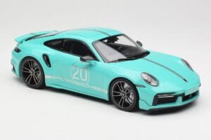 Porsche 911 992 Turbo S Sport Design Package Racing Green Minichamps 1:18 155069175 Métal Moulé — image 4 sur 6