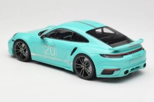 Porsche 911 992 Turbo S Sport Design Package Racing Green Minichamps 1:18 155069175 Métal Moulé — image 5 sur 6