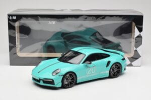 Porsche 911 992 Turbo S Sport Design Package Racing Green Minichamps 1:18 155069175 Métal Moulé — image 6 sur 6