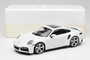 Porsche 911 992 Turbo S Blanc Concept Minichamps 1:18 WAP0211620CNP Métal Moulé — image 6 sur 6