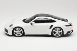 Porsche 911 Turbo S 992 Blanc Minichamps 1:18 WAP0211620RTRB Métal Moulé — image 3 sur 6