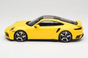 Porsche 911 992 Turbo S Jaune Minichamps 1:18 155069071 Métal Moulé — image 3 sur 6