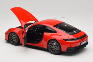 Porsche 911 992.2 Carrera 4 GTS Guards Red Norev 1:18 187171 Métal Moulé — image 5 sur 8