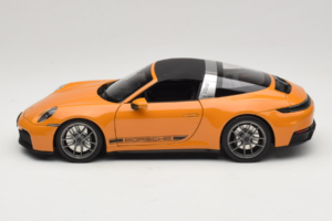 Porsche 911 992.2 Targa 4 GTS Bahama Yellow Norev 1:18 187190 Métal Moulé — image 6 sur 10