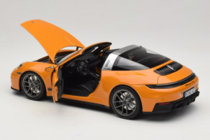 Porsche 911 992.2 Targa 4 GTS Bahama Yellow Norev 1:18 187190 Métal Moulé — image 7 sur 10