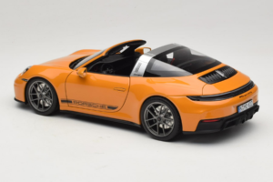 Porsche 911 992.2 Targa 4 GTS Bahama Yellow Norev 1:18 187190 Métal Moulé — image 9 sur 10