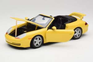 Porsche 911 996 Cabriolet Speed Jaune UT Models 1:18 27906 Métal Moulé — image 2 sur 8